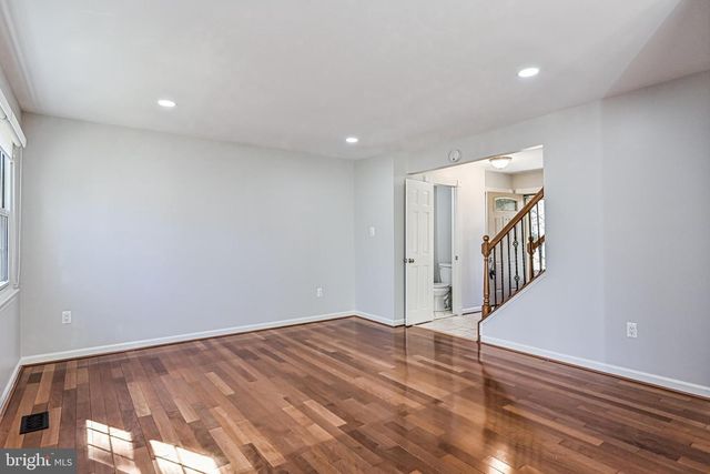 9929 HEMLOCK WOODS LN, Burke, VA 22015