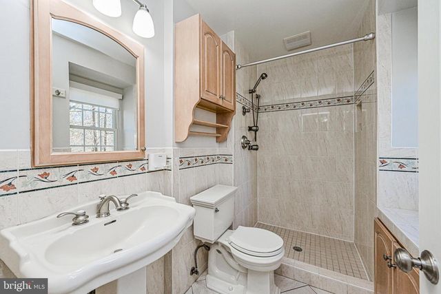 9929 HEMLOCK WOODS LN, Burke, VA 22015