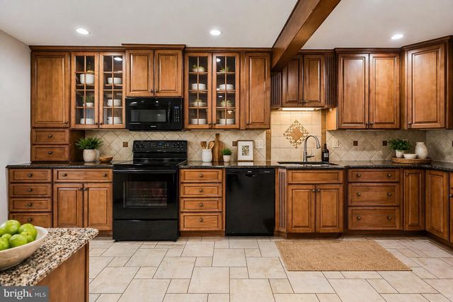 9929 HEMLOCK WOODS LN, Burke, VA 22015