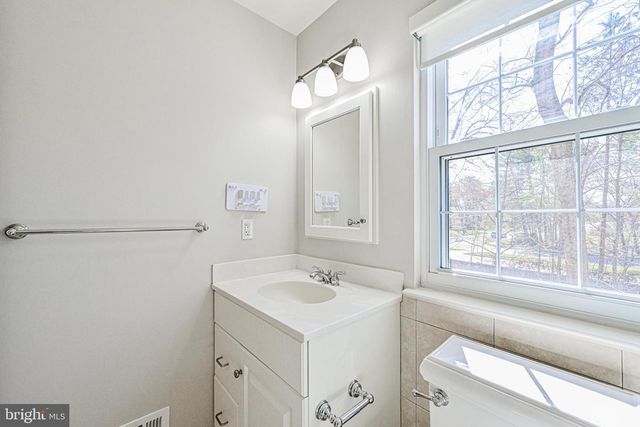 9929 HEMLOCK WOODS LN, Burke, VA 22015