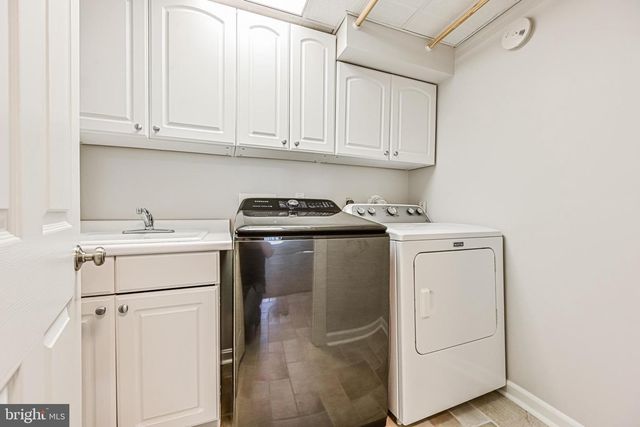 9929 HEMLOCK WOODS LN, Burke, VA 22015