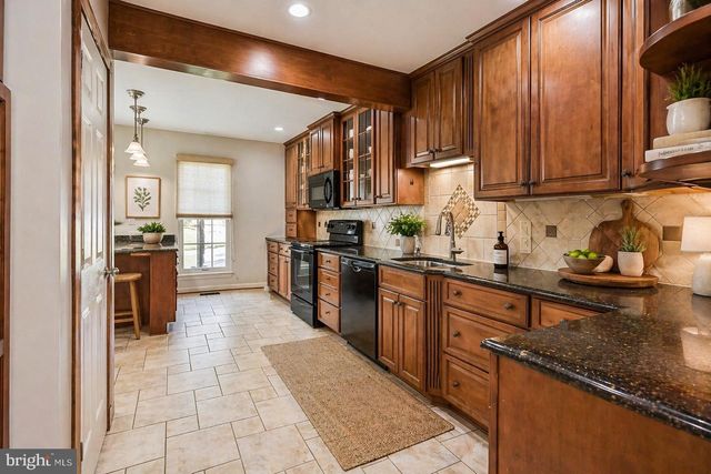 9929 HEMLOCK WOODS LN, Burke, VA 22015