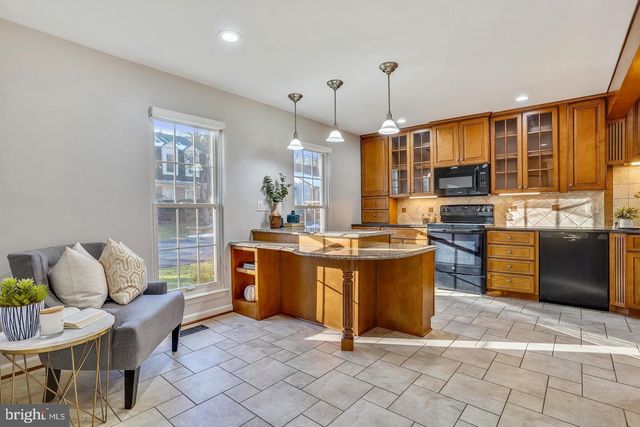 9929 HEMLOCK WOODS LN, Burke, VA 22015