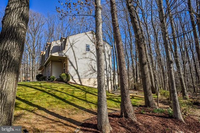 9929 HEMLOCK WOODS LN, Burke, VA 22015