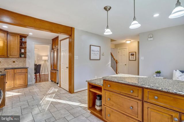 9929 HEMLOCK WOODS LN, Burke, VA 22015