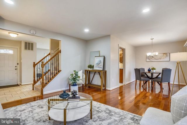 9929 HEMLOCK WOODS LN, Burke, VA 22015