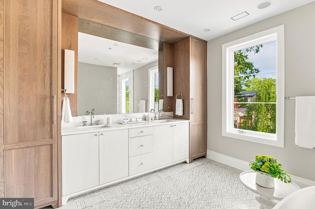 5427 POTOMAC AVE NW, Washington, DC 20016