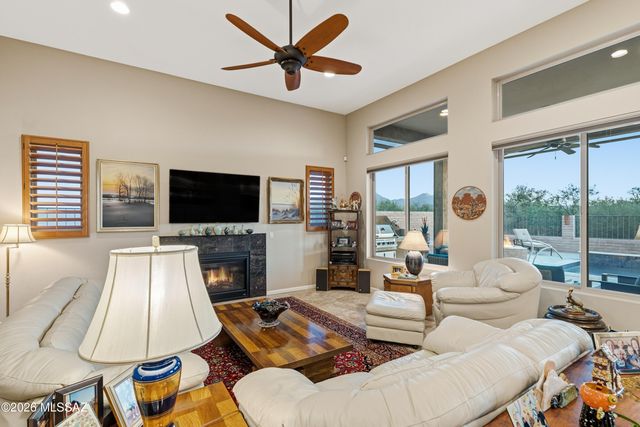 2304 E Madera Plateau Drive, Green Valley, AZ 85614