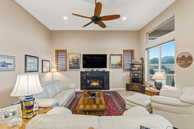 2304 E Madera Plateau Drive, Green Valley, AZ 85614