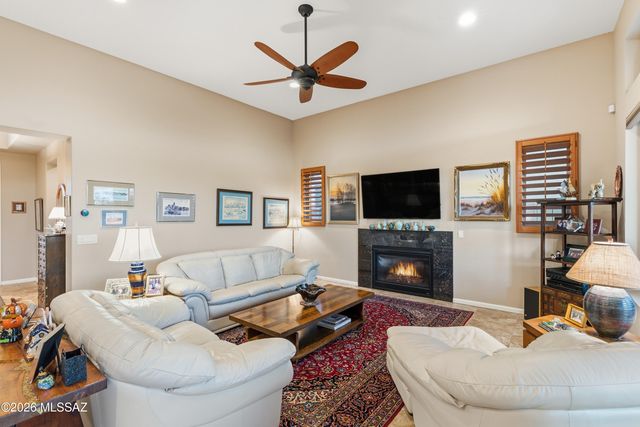 2304 E Madera Plateau Drive, Green Valley, AZ 85614