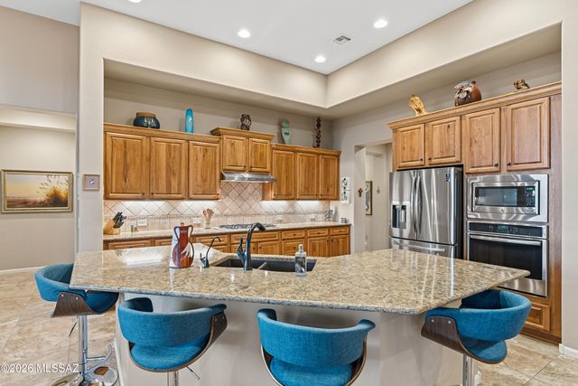 2304 E Madera Plateau Drive, Green Valley, AZ 85614