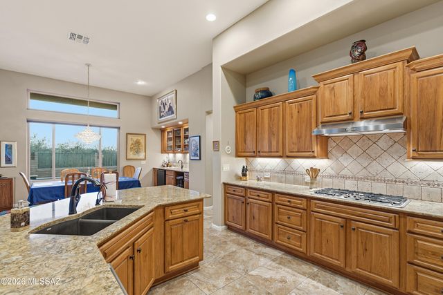 2304 E Madera Plateau Drive, Green Valley, AZ 85614