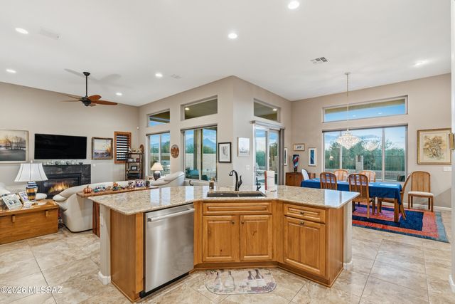 2304 E Madera Plateau Drive, Green Valley, AZ 85614