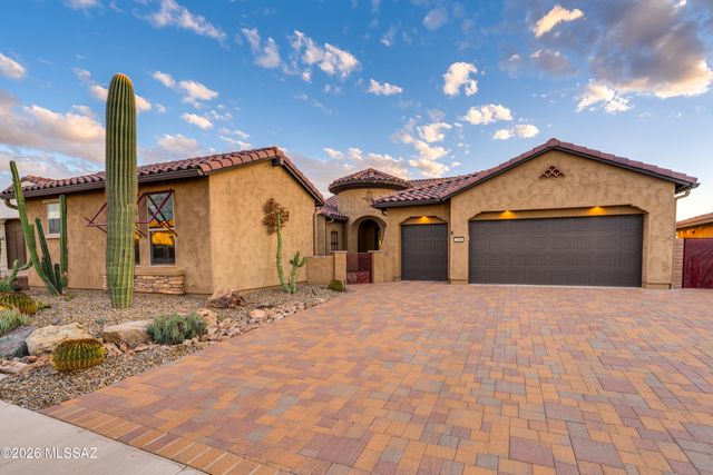 2304 E Madera Plateau Drive, Green Valley, AZ 85614