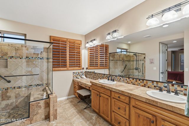 2304 E Madera Plateau Drive, Green Valley, AZ 85614