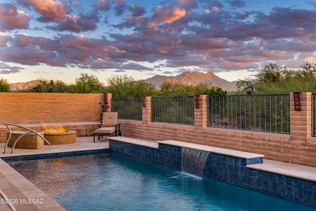 2304 E Madera Plateau Drive, Green Valley, AZ 85614