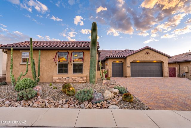 2304 E Madera Plateau Drive, Green Valley, AZ 85614