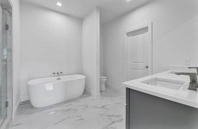 207 Edgewood Street B, Houston, TX 77011