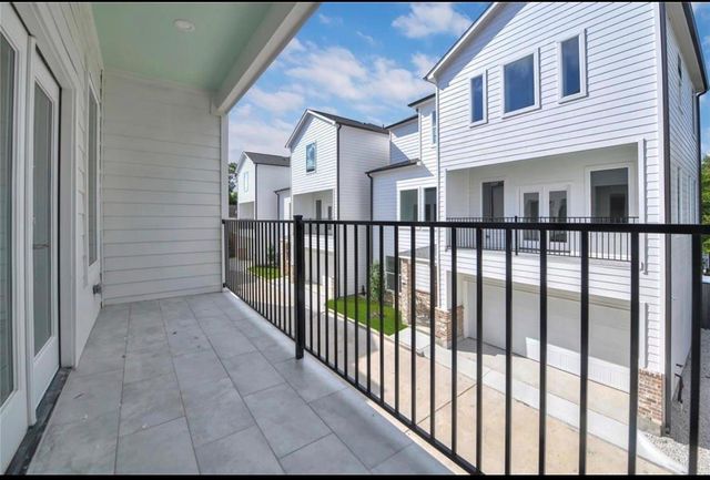 207 Edgewood Street B, Houston, TX 77011