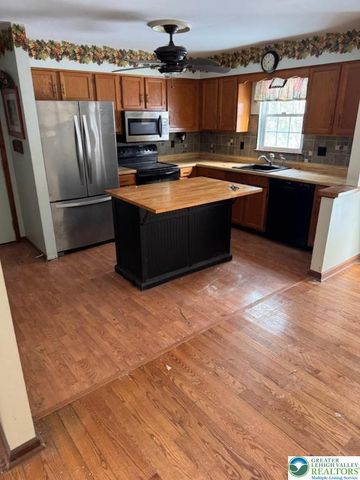 1739 Wendy Lane, Bethlehem City, PA 18017