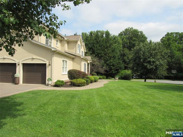5 Pilgrim Court, Cedar Grove, NJ 07009