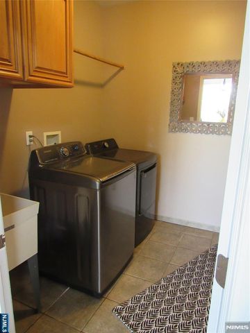 5 Pilgrim Court, Cedar Grove, NJ 07009