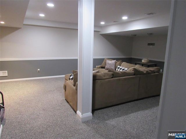 5 Pilgrim Court, Cedar Grove, NJ 07009