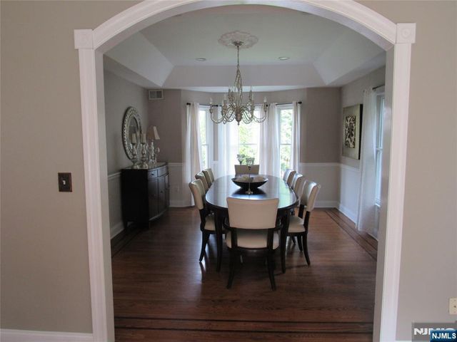 5 Pilgrim Court, Cedar Grove, NJ 07009