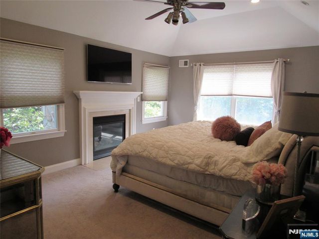 5 Pilgrim Court, Cedar Grove, NJ 07009