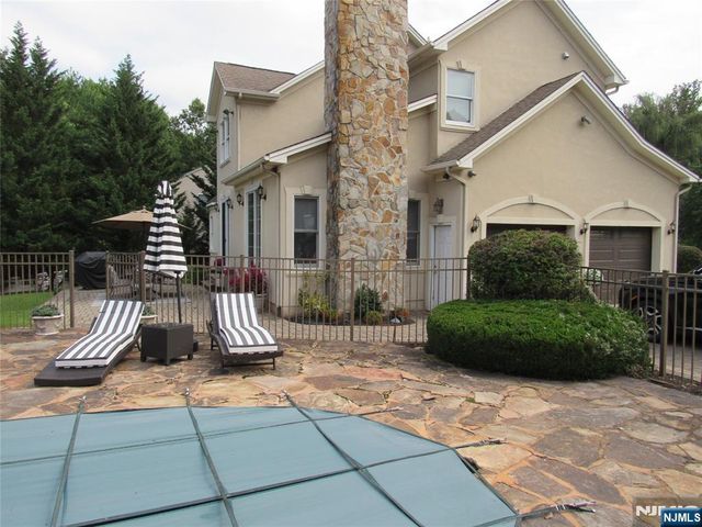 5 Pilgrim Court, Cedar Grove, NJ 07009