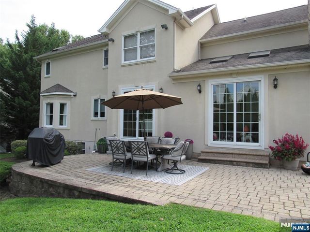 5 Pilgrim Court, Cedar Grove, NJ 07009