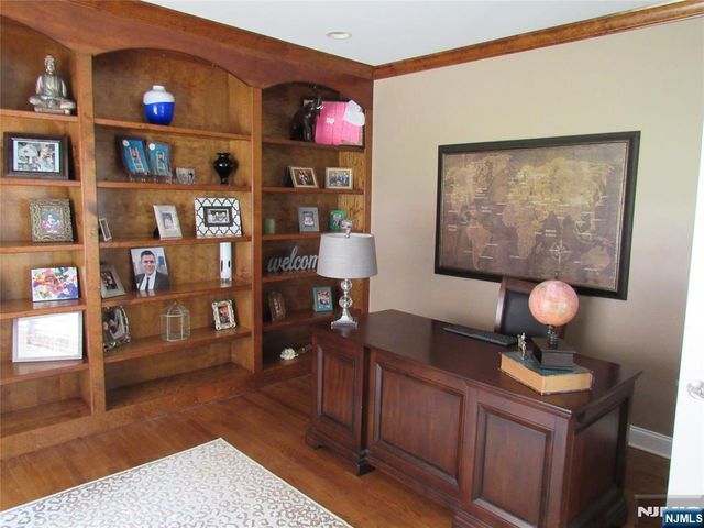 5 Pilgrim Court, Cedar Grove, NJ 07009