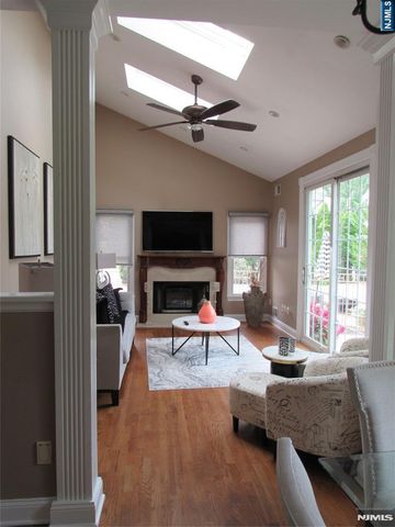 5 Pilgrim Court, Cedar Grove, NJ 07009