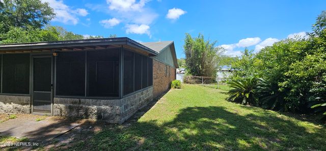 3839 FERNGLEN Drive, Jacksonville, FL 32277