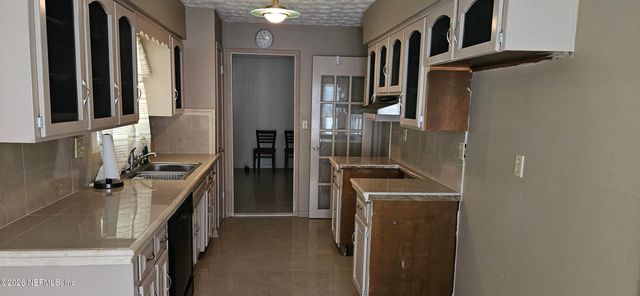 3839 FERNGLEN Drive, Jacksonville, FL 32277