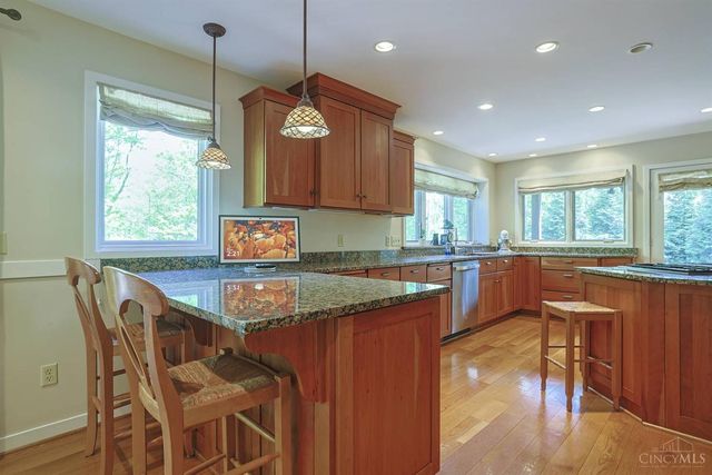 26 Trailbridge Drive, Blue Ash, OH 45241