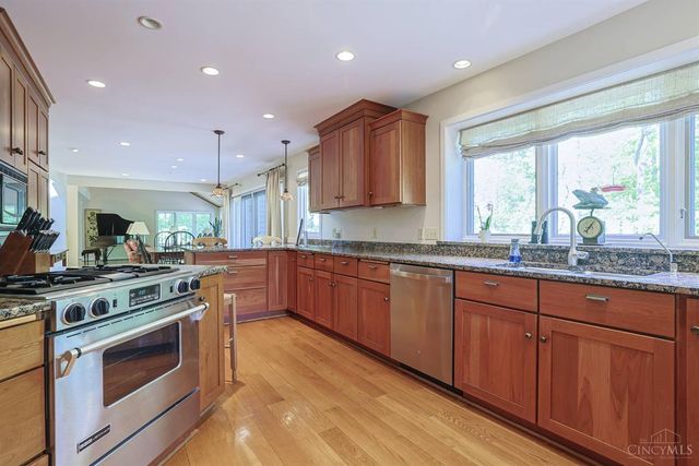 26 Trailbridge Drive, Blue Ash, OH 45241