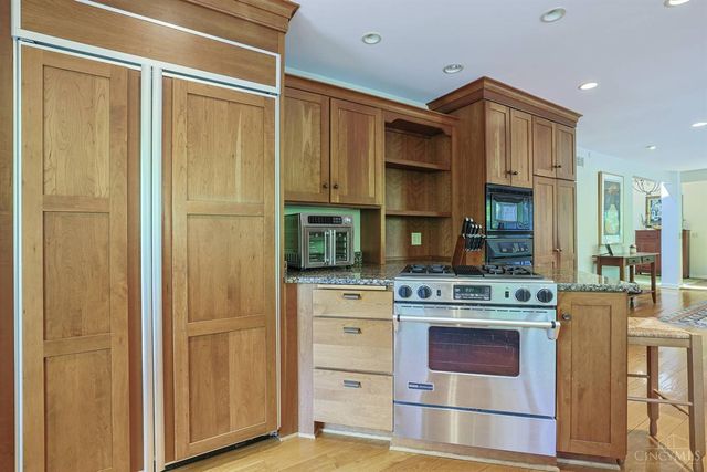 26 Trailbridge Drive, Blue Ash, OH 45241