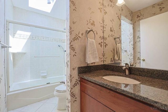 26 Trailbridge Drive, Blue Ash, OH 45241