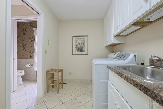 26 Trailbridge Drive, Blue Ash, OH 45241