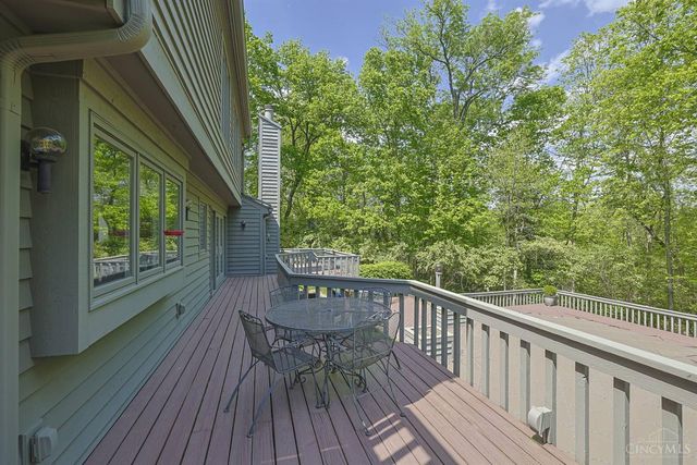 26 Trailbridge Drive, Blue Ash, OH 45241