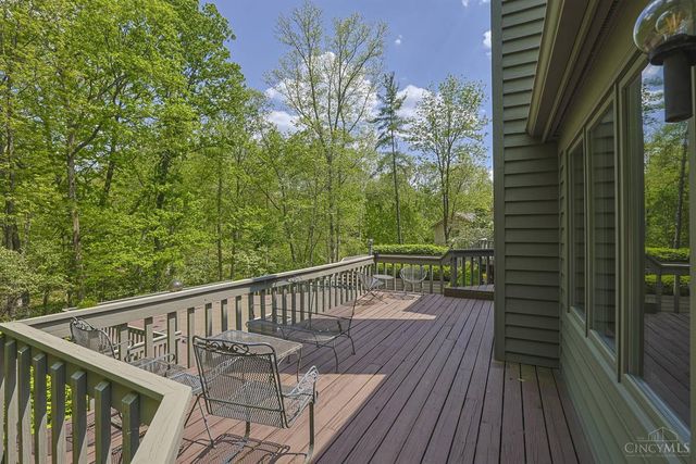 26 Trailbridge Drive, Blue Ash, OH 45241