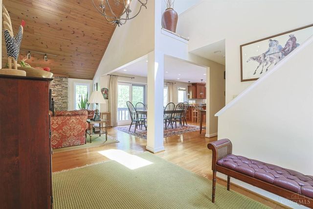 26 Trailbridge Drive, Blue Ash, OH 45241