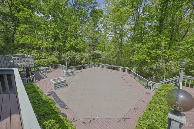 26 Trailbridge Drive, Blue Ash, OH 45241
