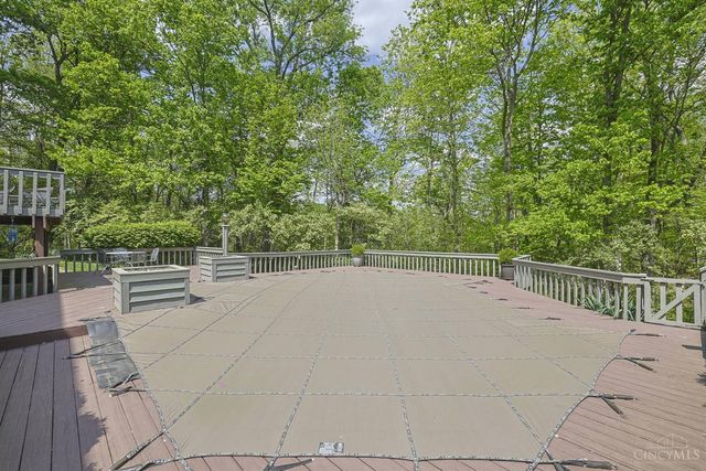 26 Trailbridge Drive, Blue Ash, OH 45241