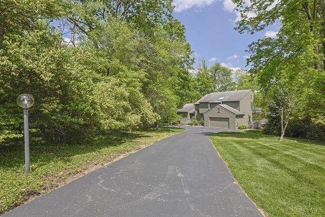 26 Trailbridge Drive, Blue Ash, OH 45241