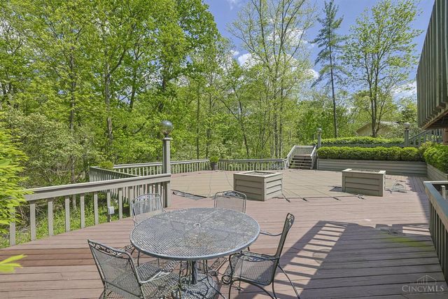 26 Trailbridge Drive, Blue Ash, OH 45241