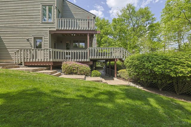 26 Trailbridge Drive, Blue Ash, OH 45241