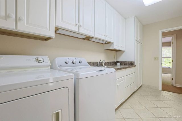 26 Trailbridge Drive, Blue Ash, OH 45241