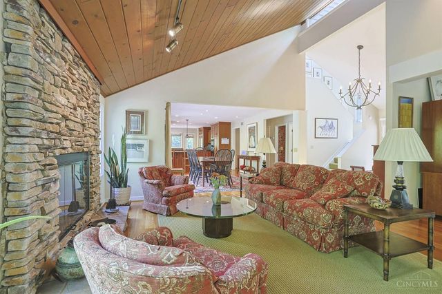 26 Trailbridge Drive, Blue Ash, OH 45241